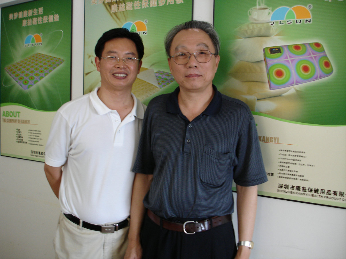 Professor Wang Junqi from the Chinese Center for Disease Control exchanges technology at Kangyi Company 